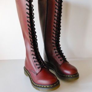 Dr. Martens 20let boots
